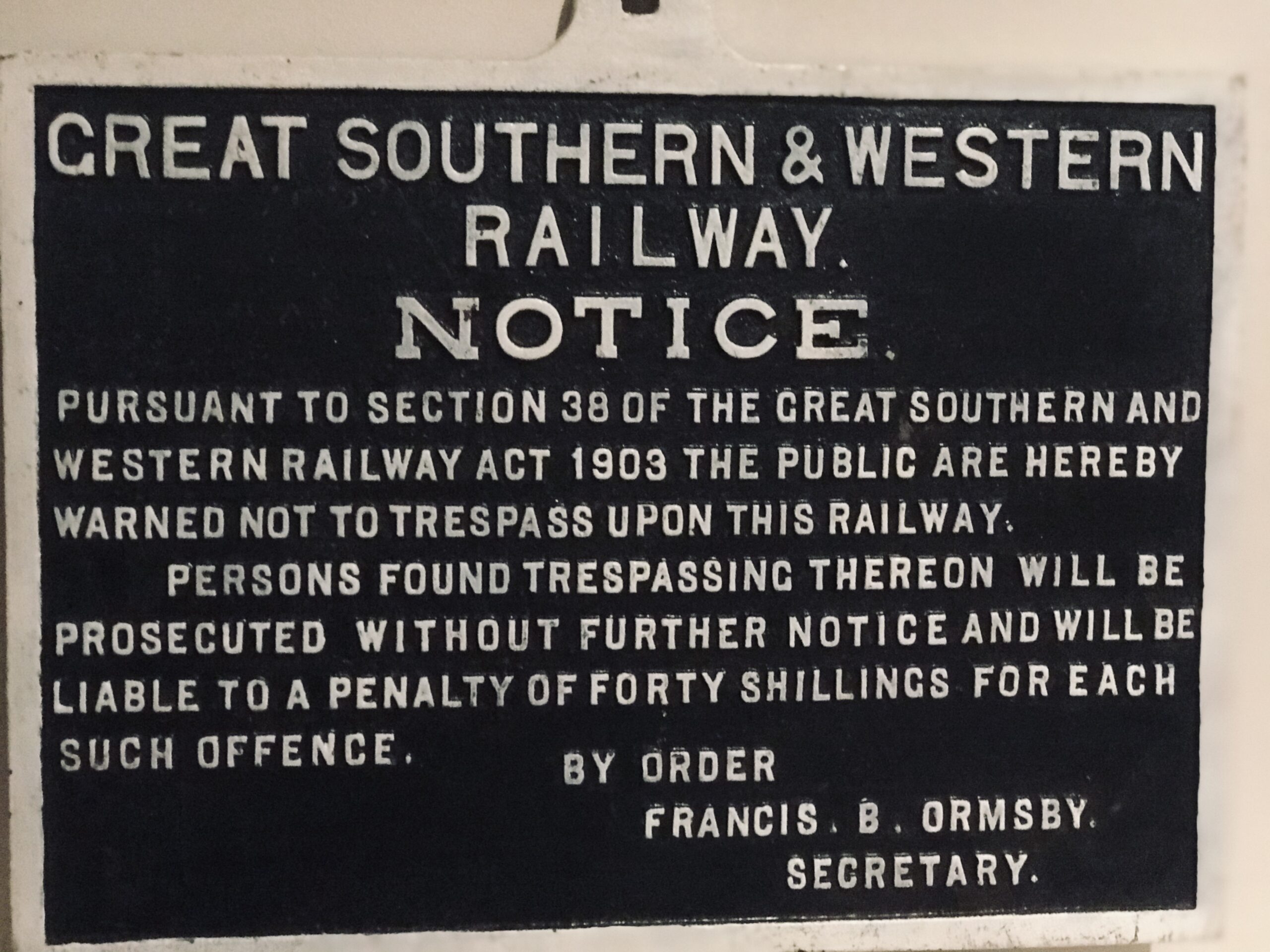 Railway Signs x2 GWR And Southern Railway Cast Iron Repro Plaques *PACKAGE DEAL* 